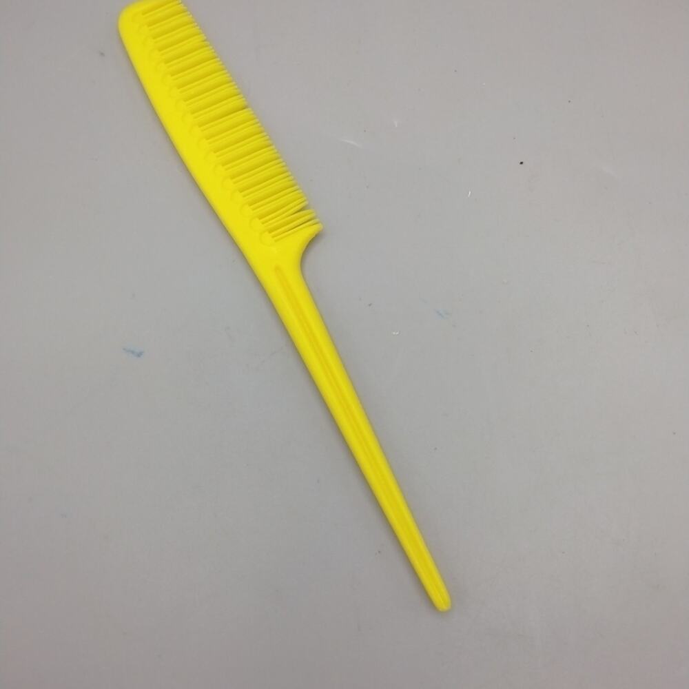 Tupperware Comb 8" Hair Teaser Rat Tail Mold #61 Yellow